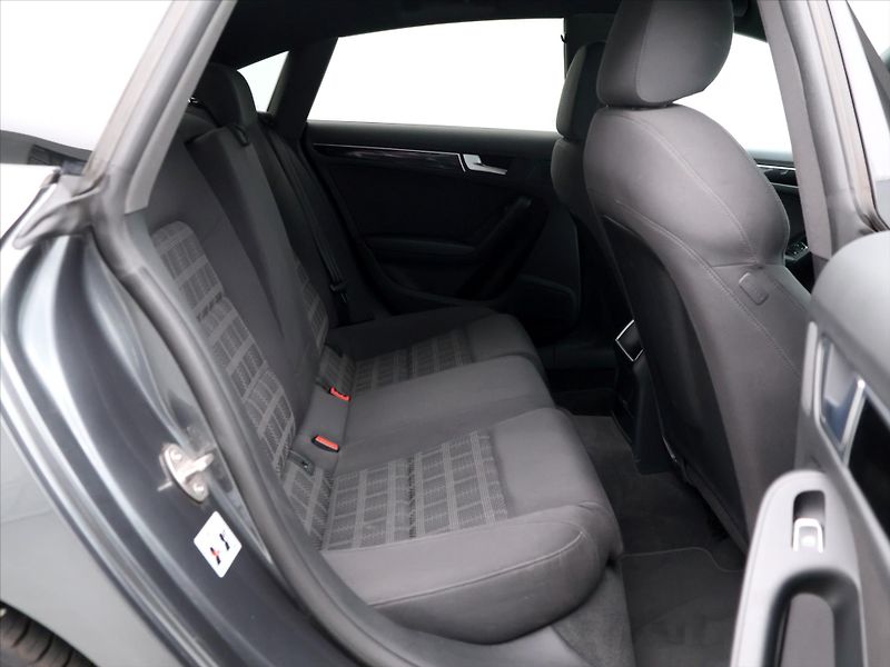 Audi A5 2,0 TFSI 169kW S-Line Xenon - fotka 12 z 27