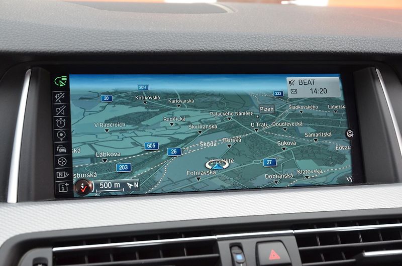 BMW Řada 5 (2016) 520d xDrive AT / ČR / M-PAKET - fotka 28 z 39