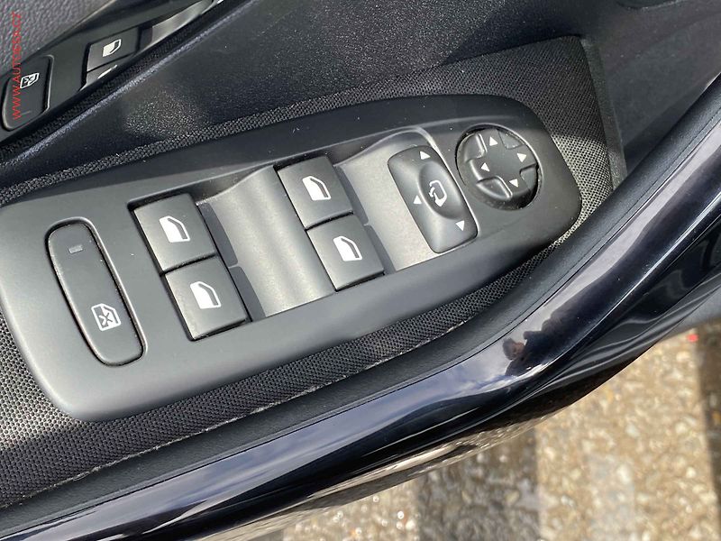 Peugeot 208 (2016) 1.2PT, Allure, navi, kamera - fotka 11 z 18