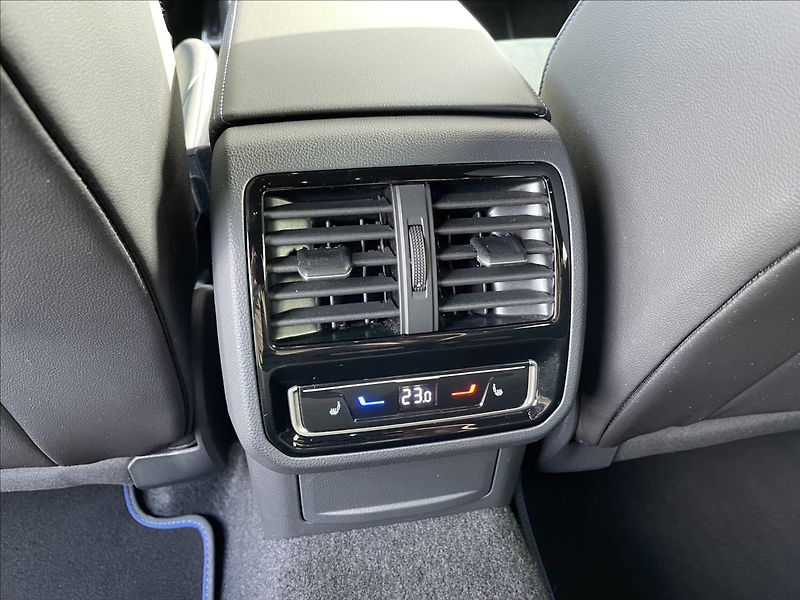 Volkswagen Arteon R 2.0TSI 235KW 4X4 DSG - fotka 11 z 36