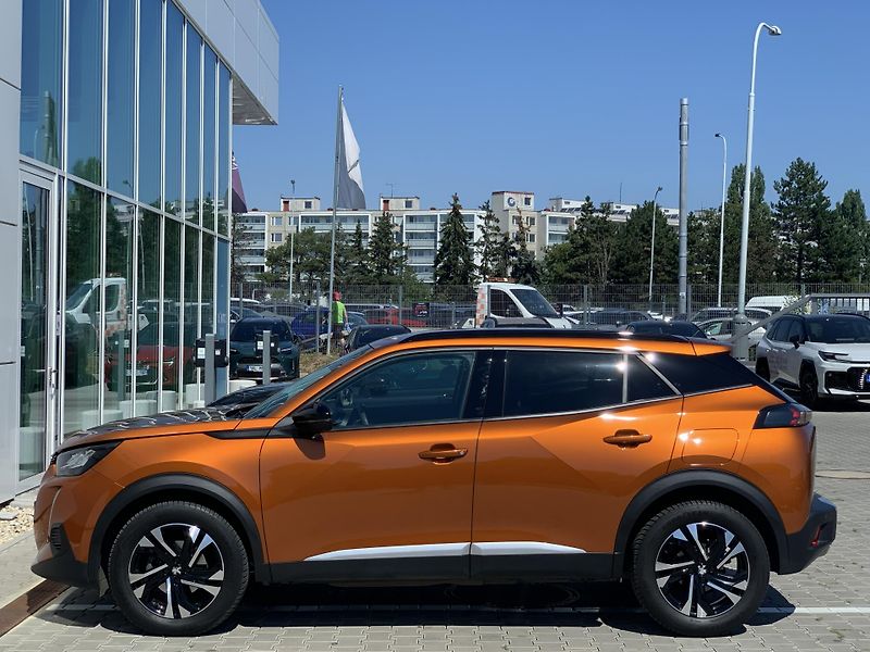 Peugeot 2008 ALLURE 1,2 PureTech 96kW AT - fotka 14 z 30