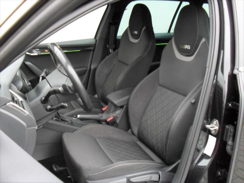 Škoda Octavia 2,0 RS 4x4 DSG LED Panoram DPH - fotka 13 z 31