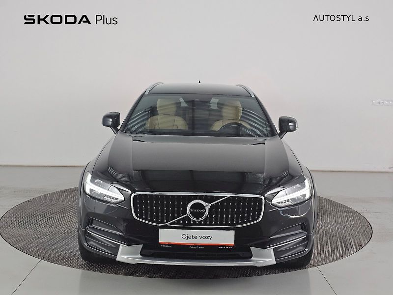 Volvo V90 (2020) Cross Country D5 173kW MOMENTU - fotka 4 z 33