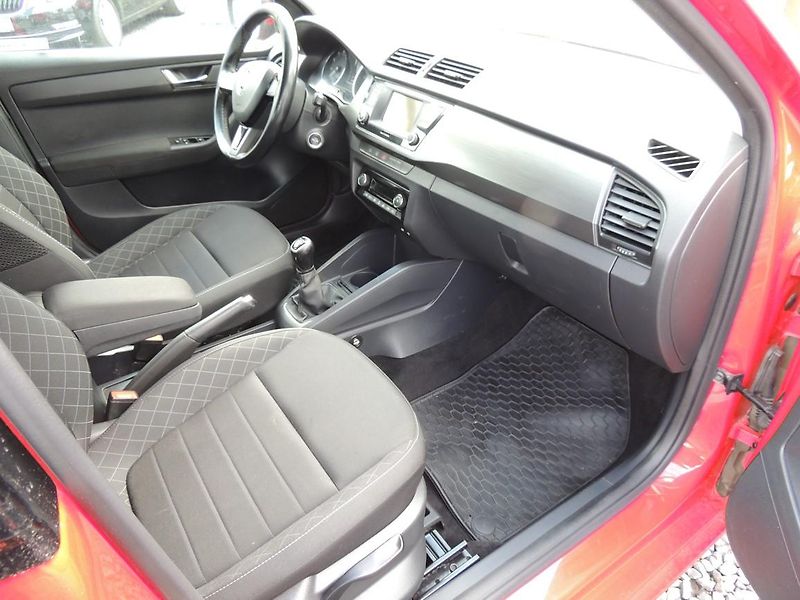 Škoda Fabia (2018) 1.0TSi Combi,70kw,Style,ČR1maj - fotka 35 z 52
