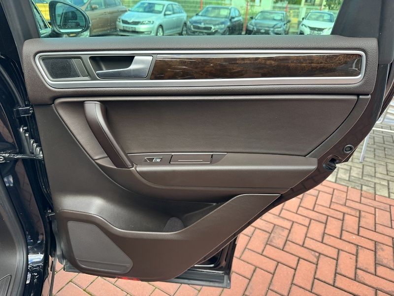 Volkswagen Touareg (2013) 3.0TDI Vzduch Navi Pano Kamera - fotka 16 z 50