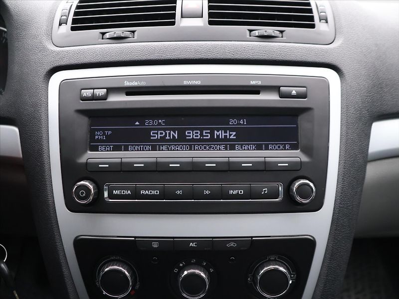 Škoda Octavia 1,4 TSI 90 kW Ambiente - fotka 17 z 26