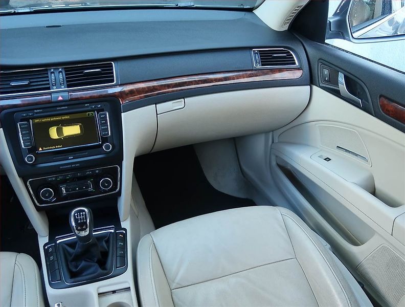 Škoda Superb (2009) Elegance 2.0 TDI, 4X4 - fotka 8 z 20