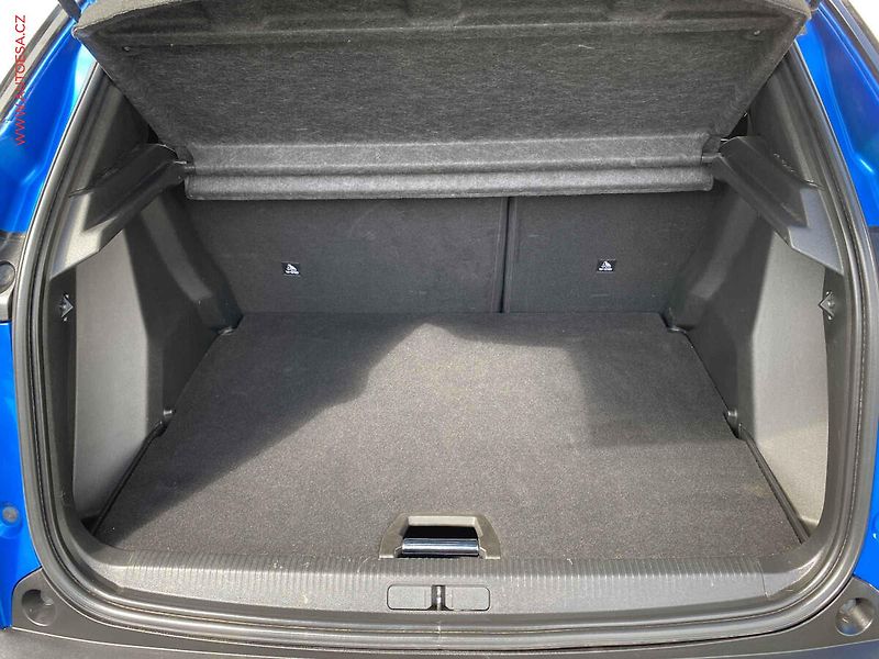 Peugeot 2008 (2021) 1.2 PT, Allure, AT, LED - fotka 7 z 18
