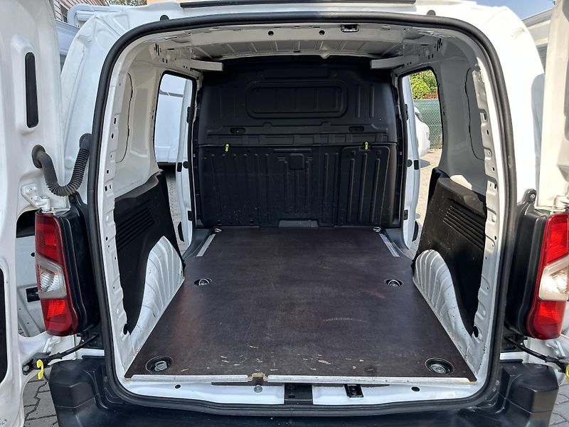 Opel Combo VAN-1.5CDTi-75KW-L1H1-KLIMA- - fotka 18 z 21