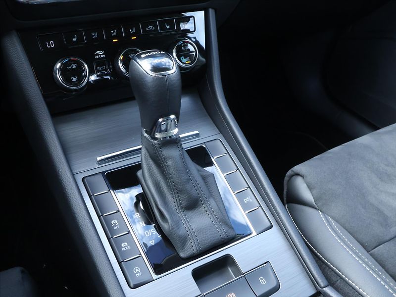 Škoda Superb 2,0 TDI 147kW 4x4 DSG Style+ C - fotka 24 z 34