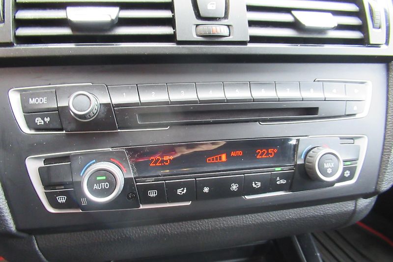BMW Řada 1 116d 2.0D AUT. KLIMA XENONY - fotka 13 z 22