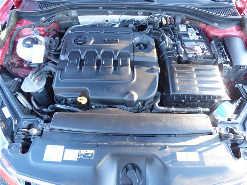 Škoda Superb 2,0 TDI DSG,Bi-Xenon,model 201 - fotka 40 z 45