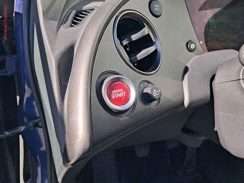 Honda Civic (2008) 1.4 i-VTEC, ČR, AC, tempo - fotka 15 z 16