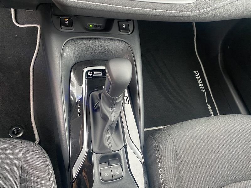Toyota Corolla 1.8 Hybrid Comfort Tech - fotka 23 z 24