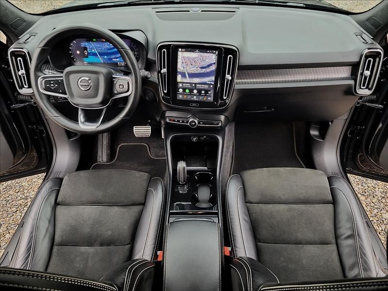Volvo XC40 0,0 twin plus 300kw 78kWH 4x4 - fotka 19 z 49