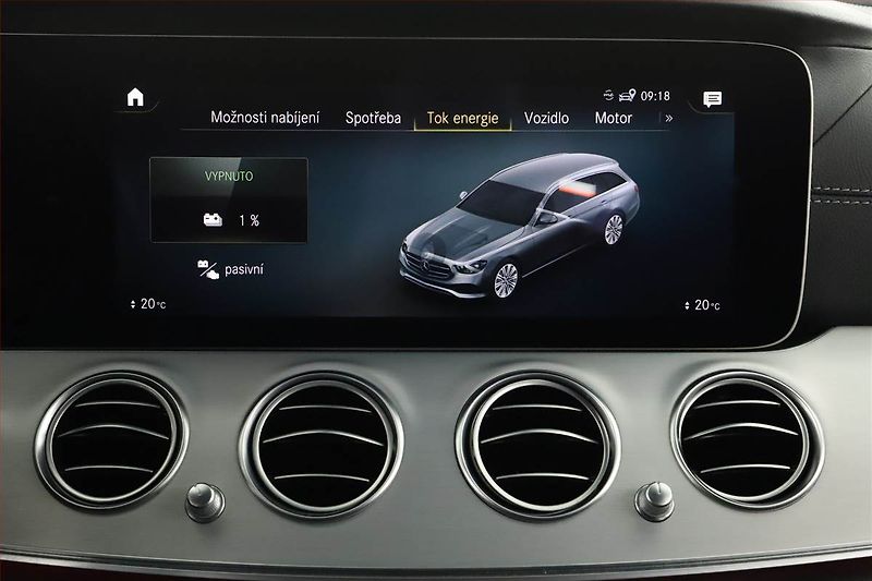 Mercedes-Benz Třídy E (2021) AMG Paket E 300 e 4MATIC - fotka 15 z 31