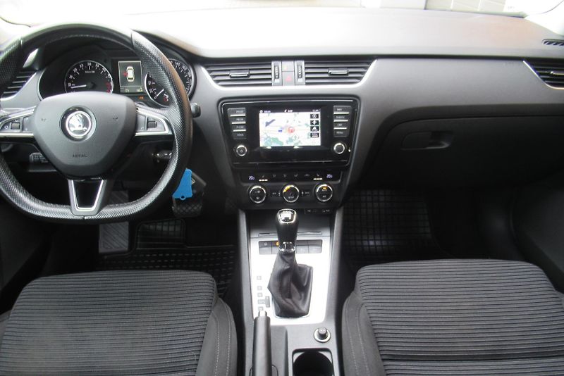 Škoda Octavia 2.0 TDI DSG NAVIGACE XENONY - fotka 9 z 27
