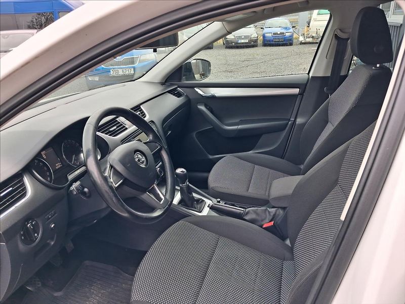 Škoda Octavia 1,6 1.6 TDi, po servisu, DPH - fotka 11 z 14