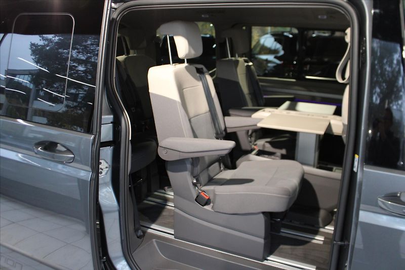 Volkswagen Multivan T7 TDi DSG Edition ACC/NezTop/ - fotka 29 z 38