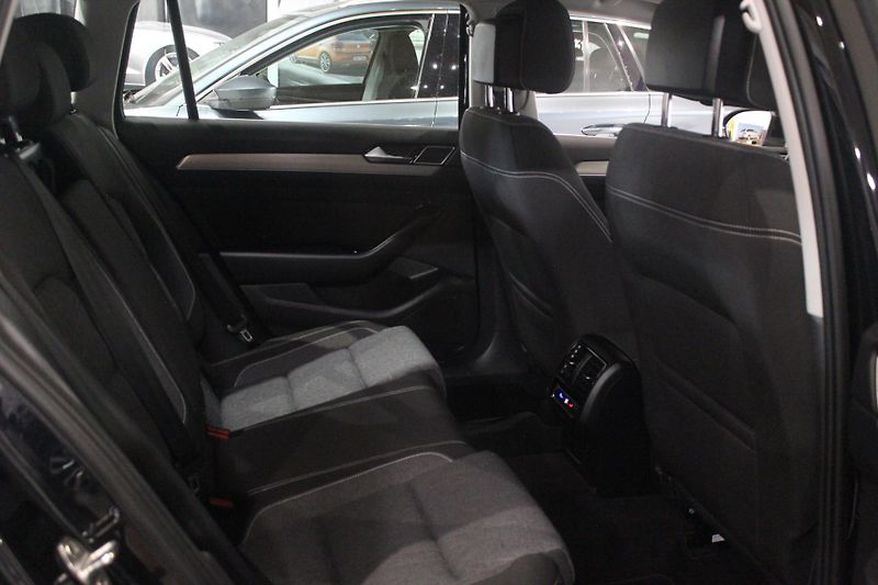 Volkswagen Passat Variant (2023) Manuál 110kW Matrix Tažné - fotka 23 z 29
