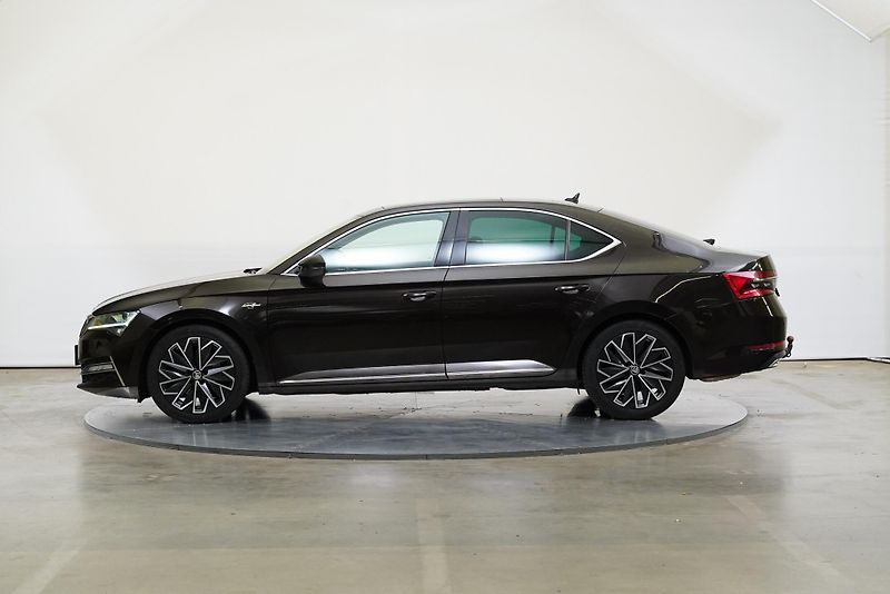 Škoda Superb - fotka 3 z 35