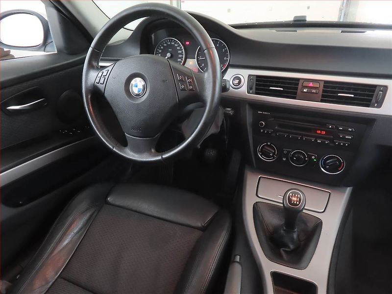 BMW Řada 3 (2007) 318 i, Serv.kniha - fotka 7 z 15