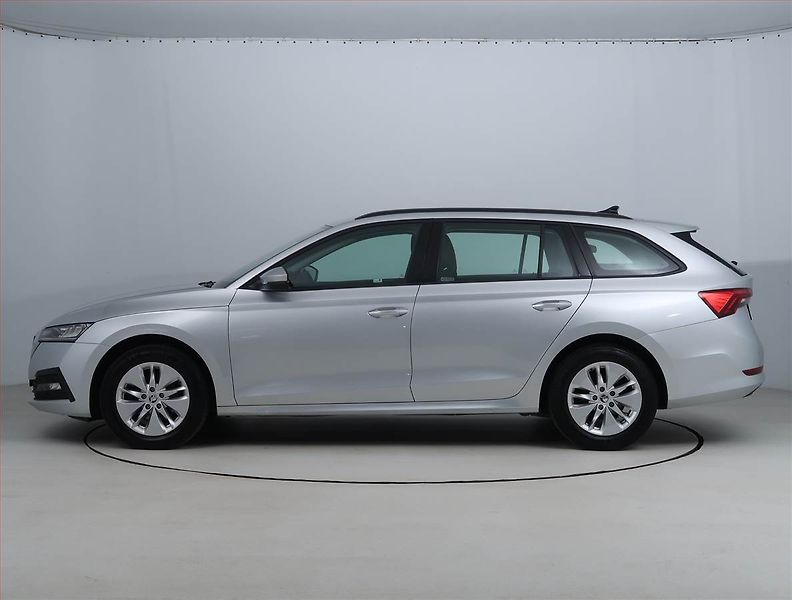 Škoda Octavia (2023) Ambition 2.0 TDI, ČR,1.maj - fotka 3 z 17