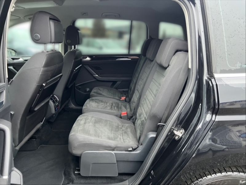 Volkswagen Touran 2,0 TDI Highline DSG Cebia - fotka 8 z 18