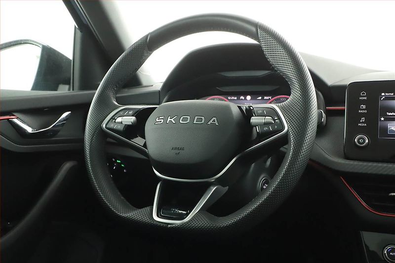 Škoda Kamiq (2025) 1.0 TSI, MONTE CARLO, AUTOMAT - fotka 8 z 20
