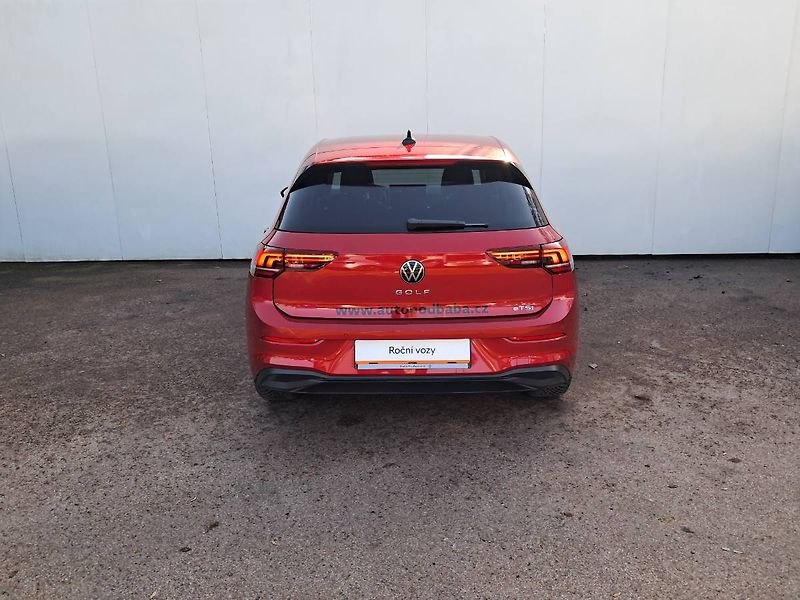 Volkswagen Golf (2025) People 1.5 eTSI / 85 kW DSG7 m - fotka 27 z 30