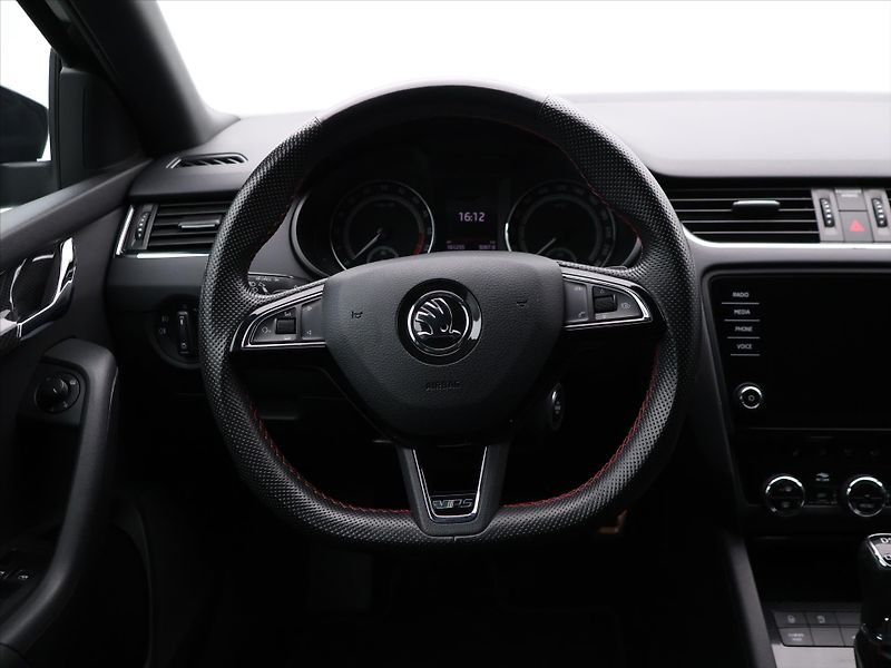 Škoda Octavia 2,0 TDI 135kW CZ Challenge DSG - fotka 15 z 28