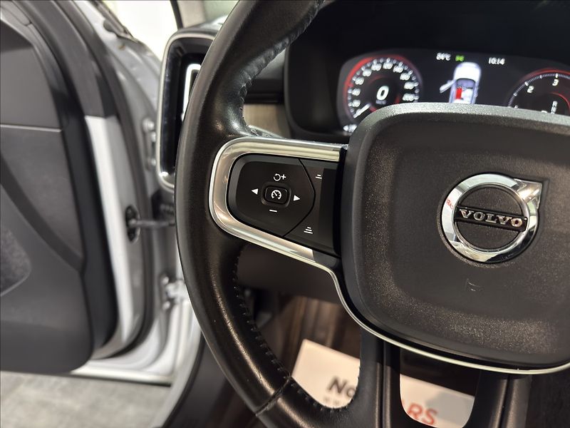 Volvo XC40 2,0   D4 INSCRIPTION ZÁRUKA 28 - fotka 11 z 46