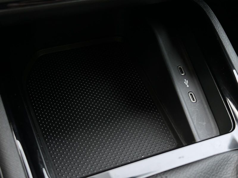 Škoda Kamiq 1.5TSi DSG Monte Carlo V.Cockp - fotka 35 z 48