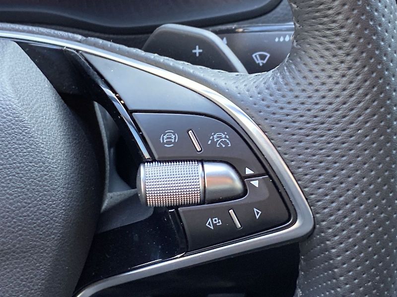 Škoda Karoq (2025) 2.0 TDI 4x4 DSG Sportline - fotka 29 z 39