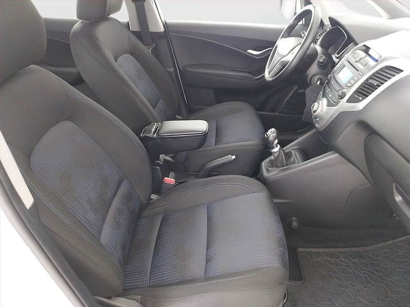 Hyundai ix20 (2016) 1.6 CVVT, Serv.kniha - fotka 9 z 15