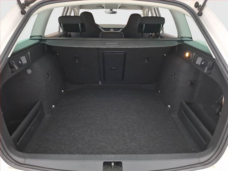 Škoda Octavia (2018) 1.6 TDI, Tempomat - fotka 13 z 18