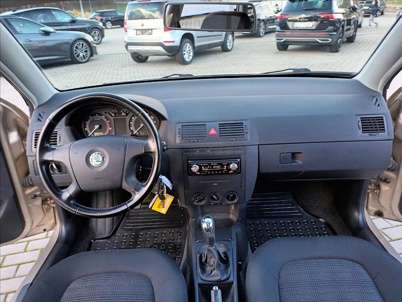 Škoda Fabia 1,4 16V,55KW,ČR,KLIMA,TEMPOMAT - fotka 11 z 35