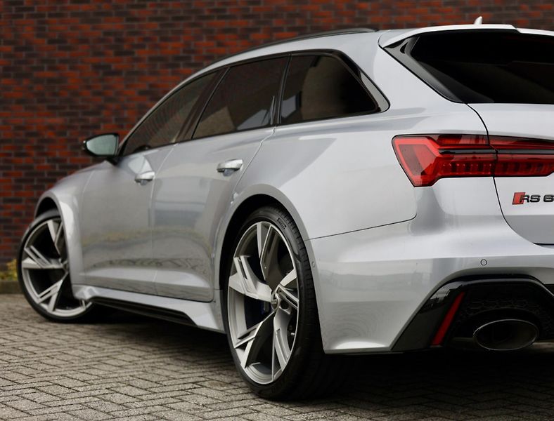 Audi RS 6 (2023) 4.0 TFSI V8 quattro Exclusive - fotka 7 z 49
