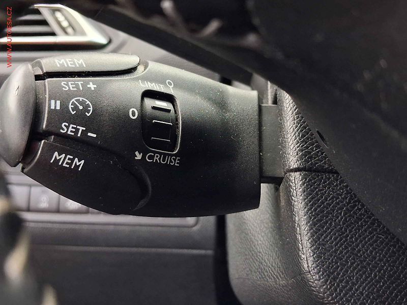 Peugeot 308 (2019) 1.5 HDi, Active, navi, kamera - fotka 15 z 19