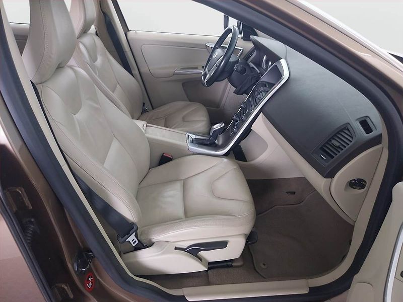 Volvo XC60 (2012) D3, 4X4, Automat, Xenony - fotka 9 z 19