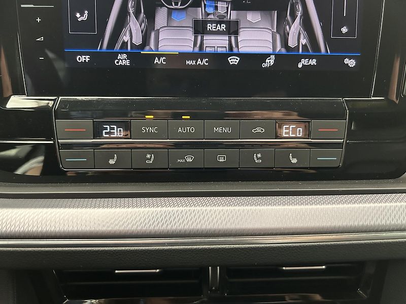 Volkswagen Touareg 3.0 TDi 4x4 R-Line - fotka 20 z 29
