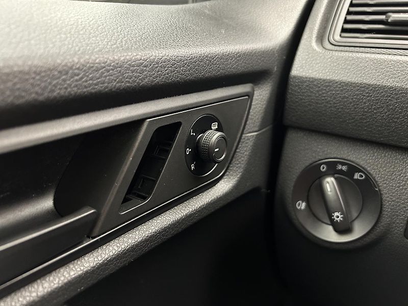 Volkswagen Caddy 1.4 TGi - fotka 9 z 23