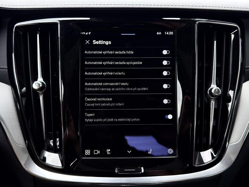 Volvo S60 T8 AWD ULTIMATE DARK // 335 kW - fotka 38 z 39