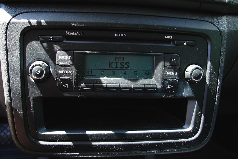 Škoda Fabia 1.6 TDi + KOLA, KLIMA,STK,ČR   - fotka 22 z 35
