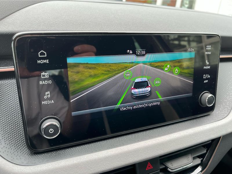 Škoda Scala 1.0 TSi 85 kW TOP SELECTION - fotka 16 z 28