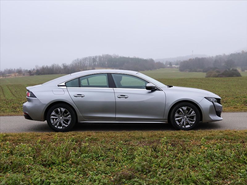 Peugeot 508 1,6 PureTech 133KW GTLINE - fotka 8 z 39