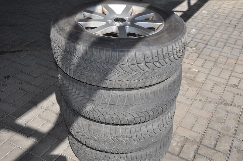 Volvo XC90 4.4i V8 232kW 4x4 A/T - fotka 17 z 19