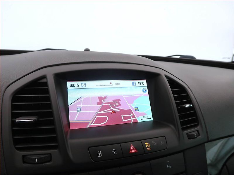 Opel Insignia (2012) 2.0 CDTI, Navi, Xenony - fotka 11 z 16