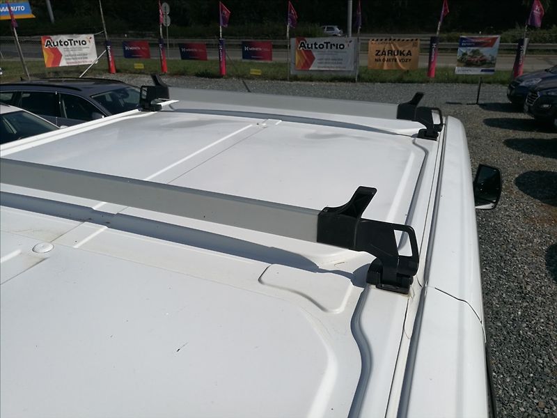 Ford Transit Custom 2,0 TDCi L 2 8 míst - fotka 20 z 24