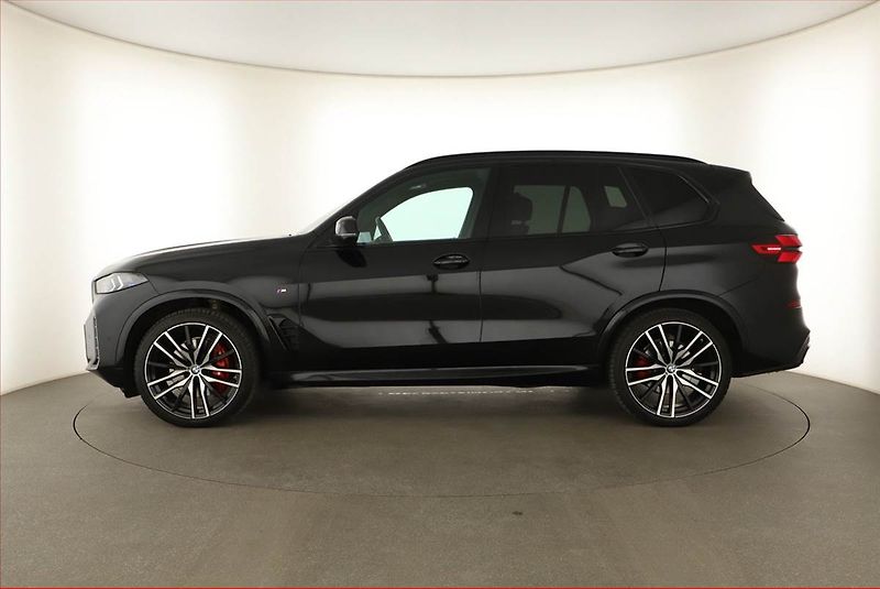 BMW X5 (2024) xDrive40d - fotka 3 z 21